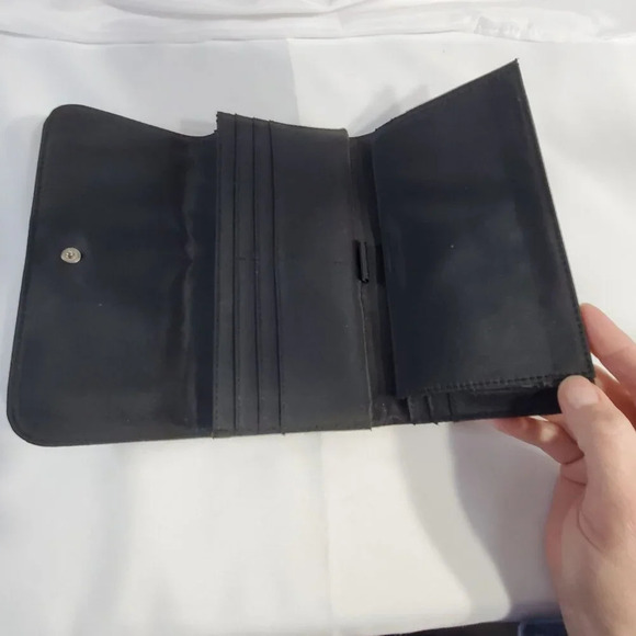 Fiore Black Croc Embossed Wallet With Silver Toned Faux Lock Embellishment NWT - Picture 6 of 9